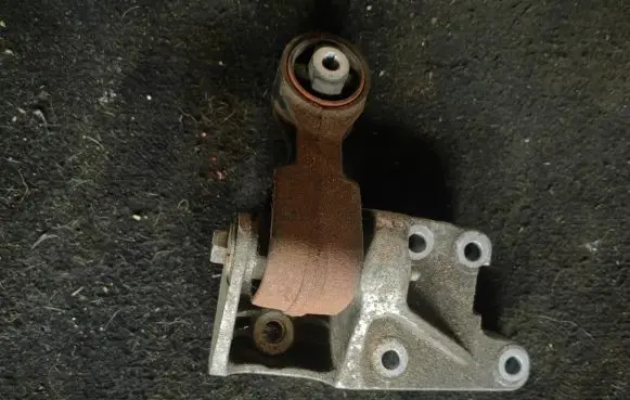 Peugeot 508 Engine mounting bracket 9677163980