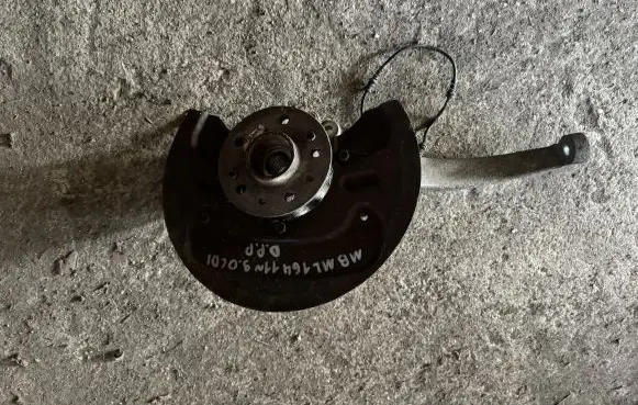 Mercedes-Benz ML W164 Front wheel hub