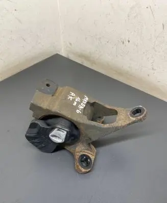 Mazda 6 Engine mount bracket K1442
