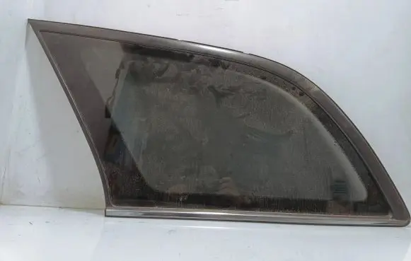Toyota Avensis T250 Rear side window As3