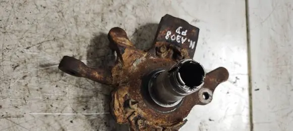 Nissan Terrano Front wheel hub