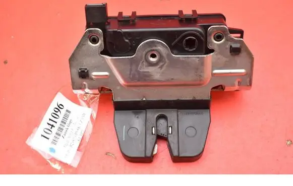 Opel Astra H Tailgate/trunk/boot lock/catch/latch 13117285