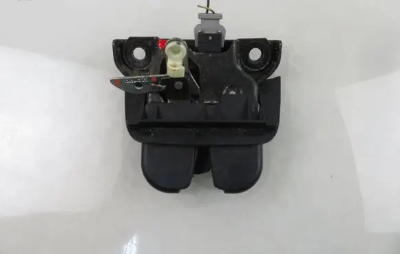 Audi A4 S4 B6 8E 8H Tailgate/trunk/boot lock/catch/latch 4B9827505M