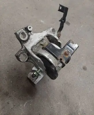 Gearbox mounting bracket