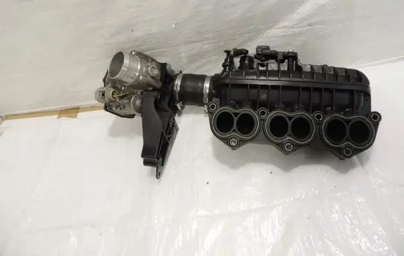Ford Focus Intake manifold CM5G9424FA