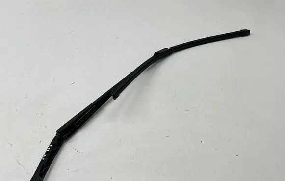 Windshield/front glass wiper blade