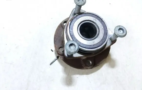 Front wheel hub