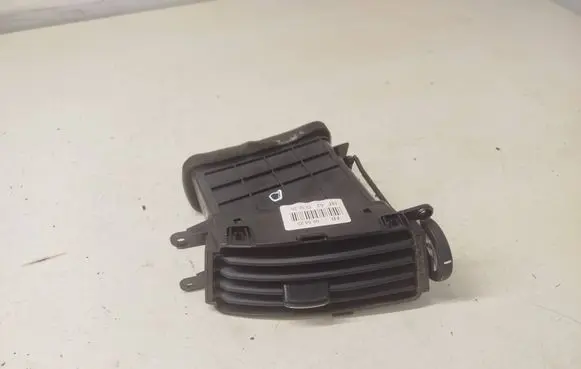 Hyundai i30 Dash center air vent grill 974202L000
