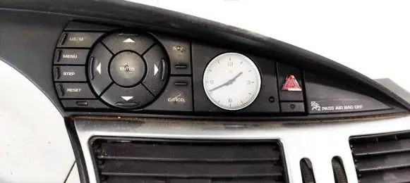 Chrysler Pacifica Screen/display/small screen P05082042AB