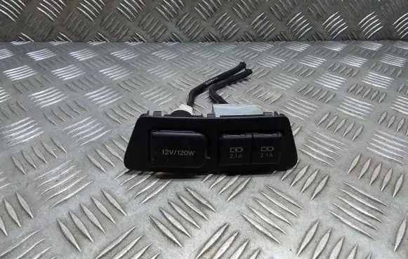 Lexus ES 250 - 300 - 330 USB socket connector 8553250020