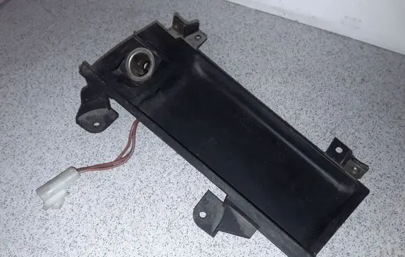 BMW 5 E39 12 V Socket (front) 51168159694 8159694