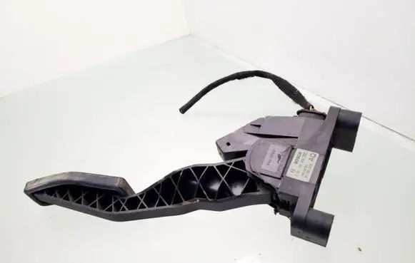 Opel Zafira A Accelerator throttle pedal 90581208 0281002298