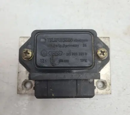 Volkswagen Golf III Ignition amplifier control unit 211905351D 335622 65432
