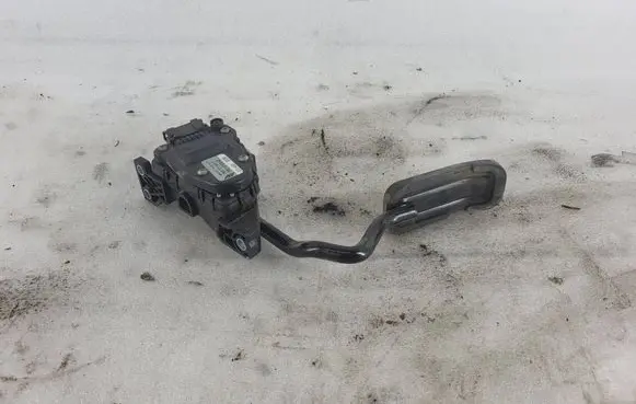 Seat Alhambra (Mk1) Accelerator throttle pedal 6PV00777003 YM219F836AB