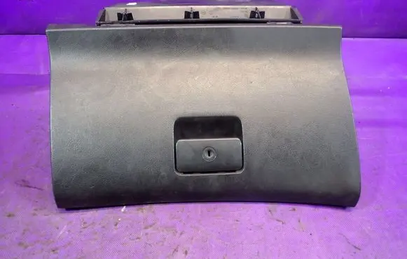 Peugeot 307 CC Glove box