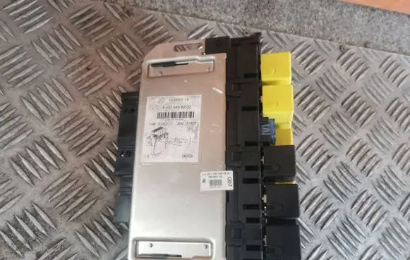 Mercedes-Benz S W220 SAM control unit A0325458332