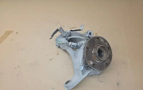 Front wheel hub