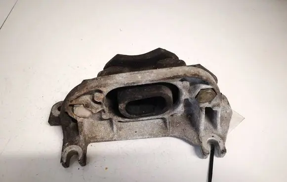 Engine mount bracket