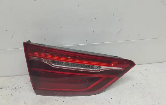 Tailgate rear/tail lights