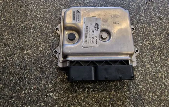 Fiat 500L Engine control unit/module 51981622