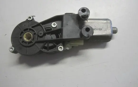 Mercedes-Benz E W211 Seat adjustment motor 0390203277