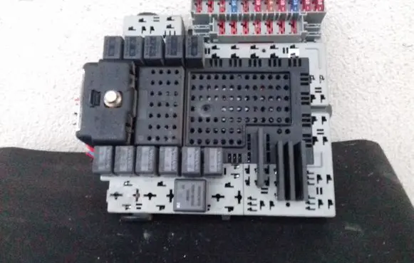 Volvo S80 Fuse module 8645410
