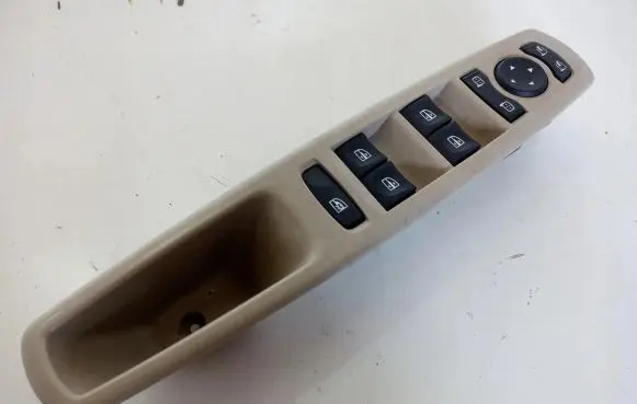 Renault Scenic III - Grand scenic III Quarter vent window switch 254010073R