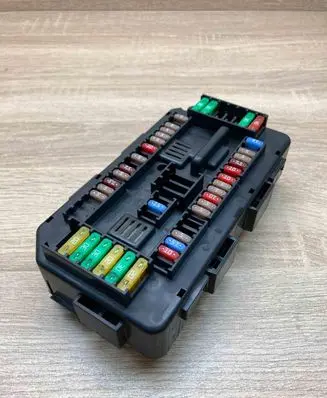BMW 3 F30 F35 F31 Fuse module 9389068