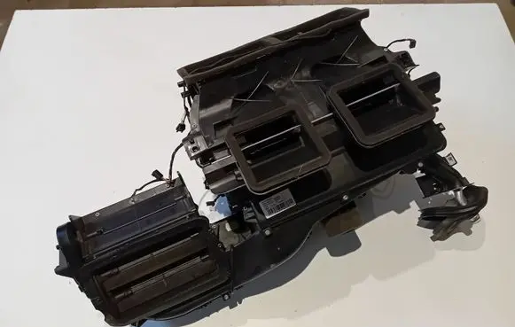 BMW 3 E90 E91 Interior heater climate box assembly housing 983360Z 985325B