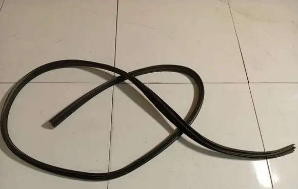 Ford C-MAX II Rubber seal front coupe door 