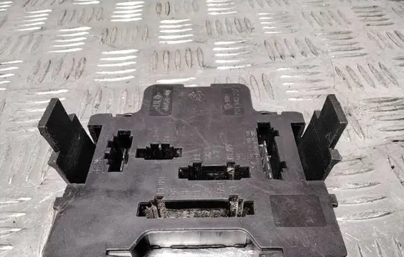 Volkswagen Transporter - Caravelle T4 Tail light bulb cover holder 701945257 405601