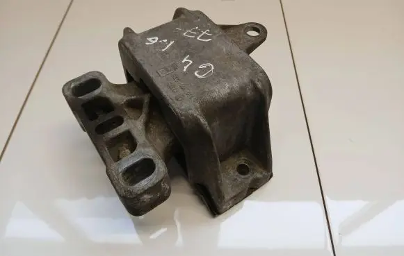 Volkswagen Golf IV Engine mount bracket 1J0199555