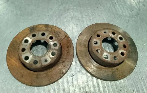Volkswagen Golf V Rear brake disc