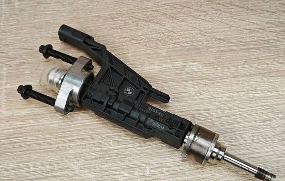 BMW 8 G16 Fuel injector 8656548