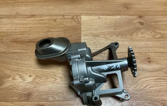 Ford Mondeo MK IV Oil pump 9682393380