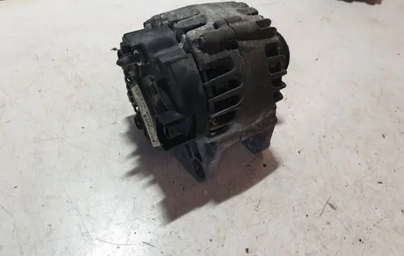 Renault Captur Generator/alternator 2612718A 2113118732 231007865R