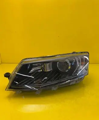 Skoda Octavia Mk3 (5E) Headlight/headlamp 5E1941015B