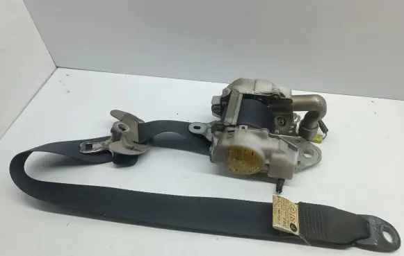 Lexus IS 220D-250-350 Front seatbelt 7M8750P