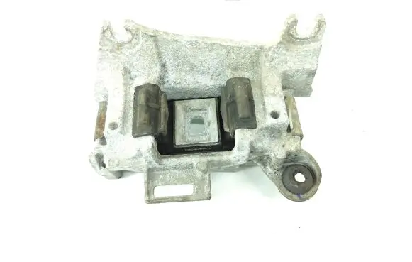 Volkswagen Jetta V Engine mounting bracket