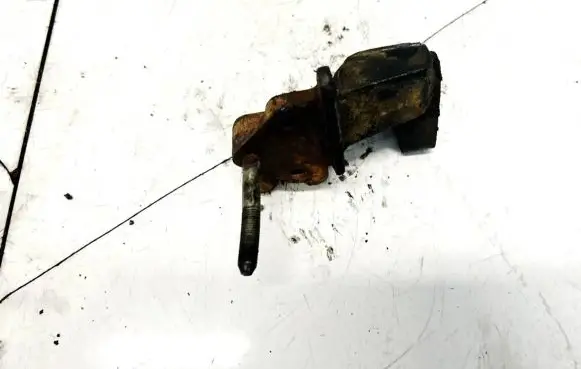 Mitsubishi Colt Engine mounting bracket