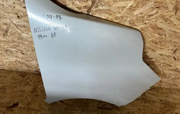 Nissan NV400 Fender