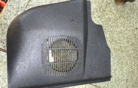 BMW 3 E30 Side speaker trim/cover 1935592