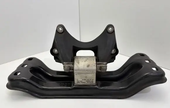 Mercedes-Benz C W205 Gearbox mounting bracket A2132401302 001447 2132401302