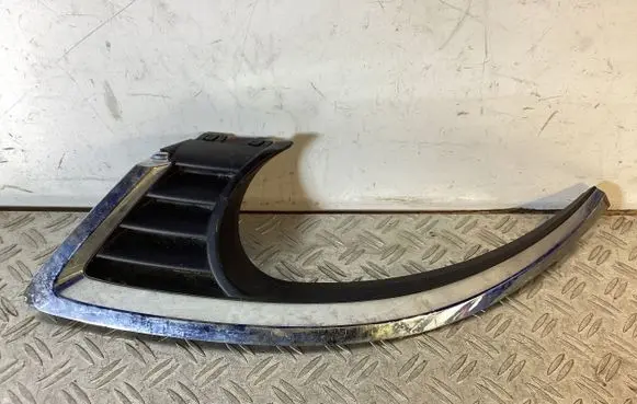 Under headlight/headlamp trim