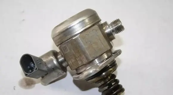 BMW 5 F10 F11 Fuel injection high pressure pump 7595339