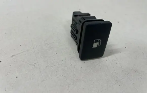 Toyota Avensis T270 Fuel tank opening switch 15C252