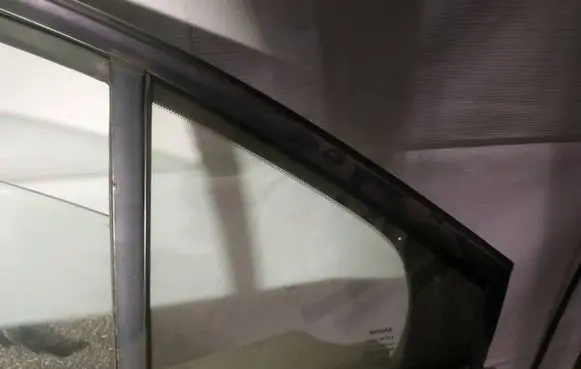 Nissan Primera Rear vent window glass AS2
