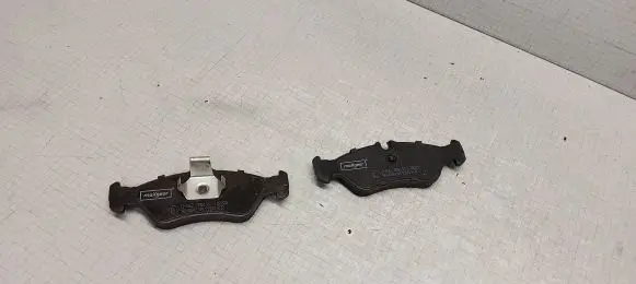 Volkswagen Golf III Brake pads (front) 19066223901 220325 90R02A01104
