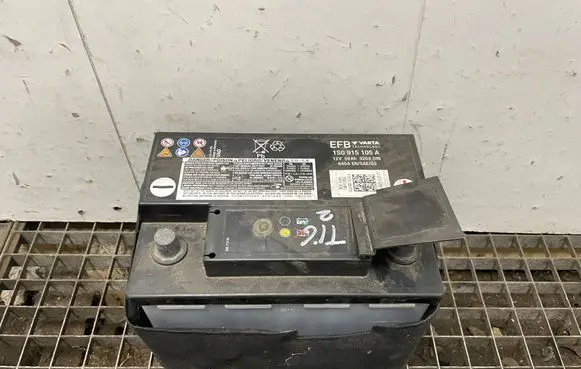 Volkswagen Tiguan Car battery 1S0915105A