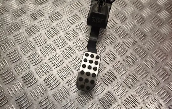 Mercedes-Benz Vito Viano W447 Accelerator throttle pedal A6393000804